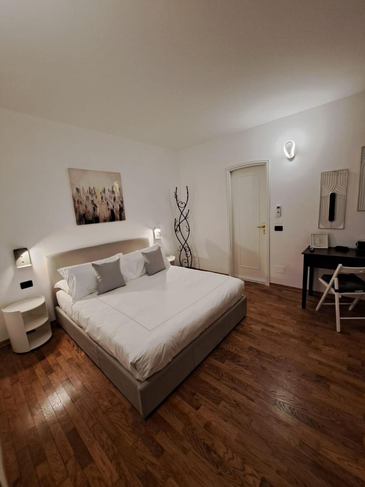 Palazzo Cusani Charming Rooms Vercelli Exteriér fotografie